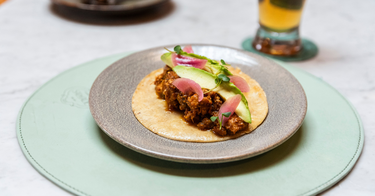 Taco de Chicharrón en Salsa Tatemada