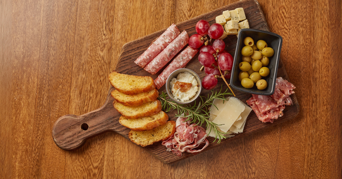 Tabla de Quesos y Carnes Frías