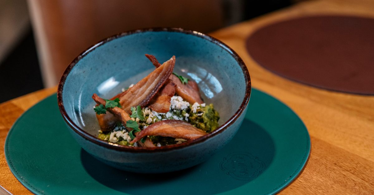 Guacamole con Pork Belly Crijuente