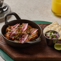 CAZUELA DE CHICHARRÓN EN SALSA TATEMADA