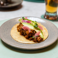TACO DE CHICHARRÓN EN SALSA TATEMADA